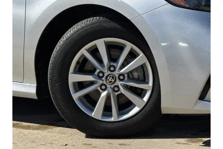 $26984 : Toyota Camry 2025 LE 4dr Sed image 3