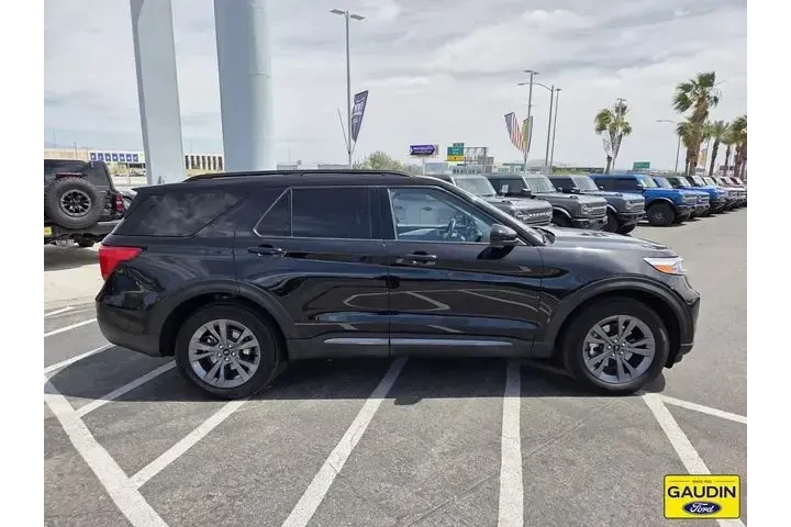 $38995 : Ford Explorer 2023 AWD XLT 4 image 8