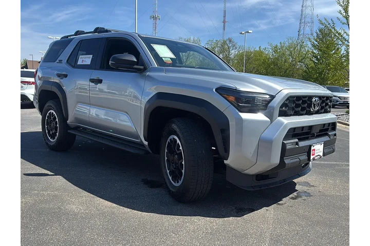 $53588 : Gold Certified 2025 4Runner T image 8