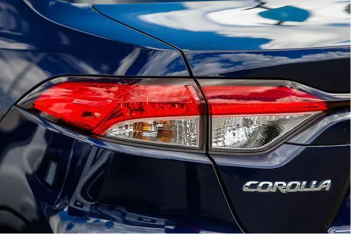 $23998 : Toyota Corolla Hybrid 2024 L image 10