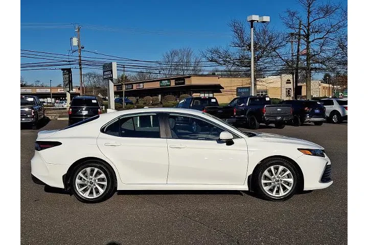 $20288 : Toyota Camry 2022 AWD LE 4dr image 7