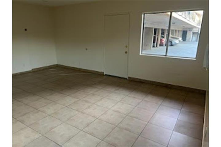 $2300 : LYNWOOD APARTAMENTO image 4