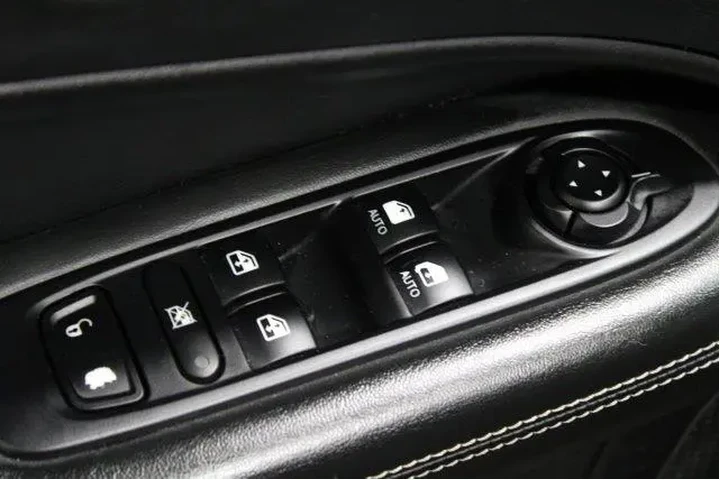 $19915 : Jeep Compass 2021 80th Anniv image 4