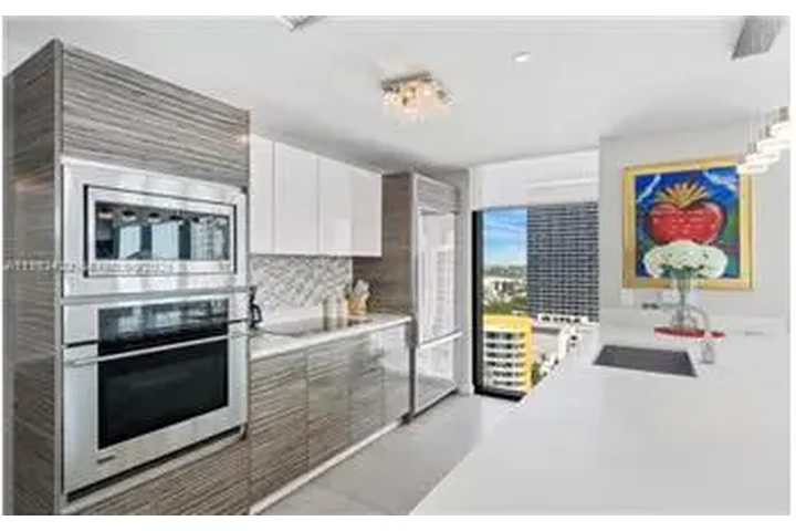 $5850 : Rental property with 3 bedro image 8