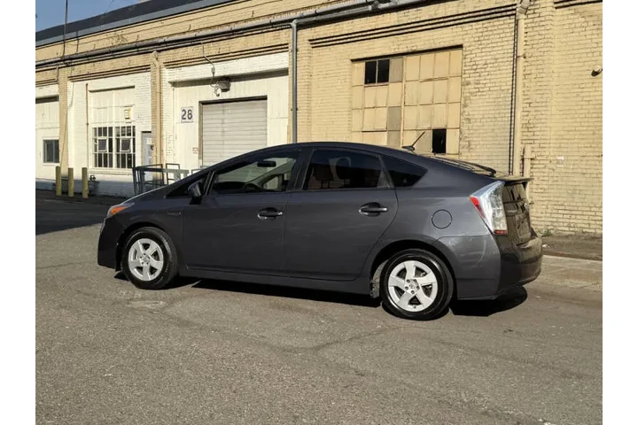 $12988 : 2010 Prius III image 7