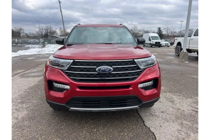 $33365 : Ford Explorer 2023 AWD XLT 4 image 2