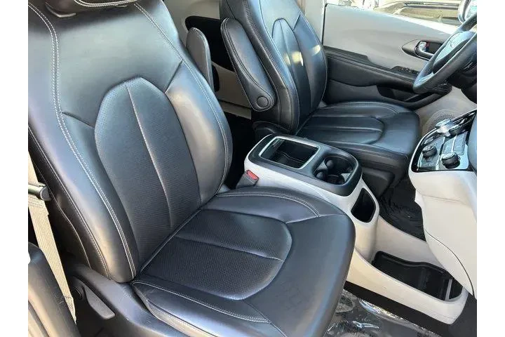 $22033 : Chrysler Pacifica 2023 Touri image 10