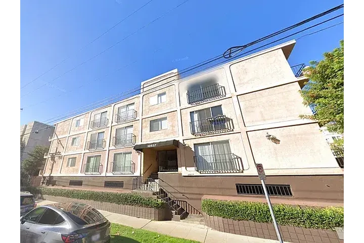 $1700 : room comfort image 1