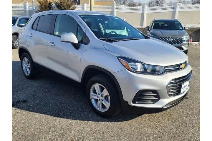 $17372 : Chevrolet Trax 2022 AWD LS 4 image 6