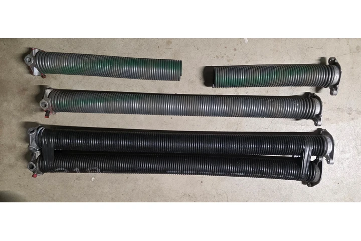 Garage door springs/ Resortes image 1