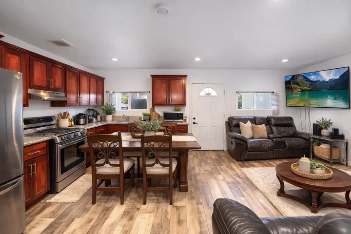 $2700 : 2 bedrooms 1 bathroom image 4