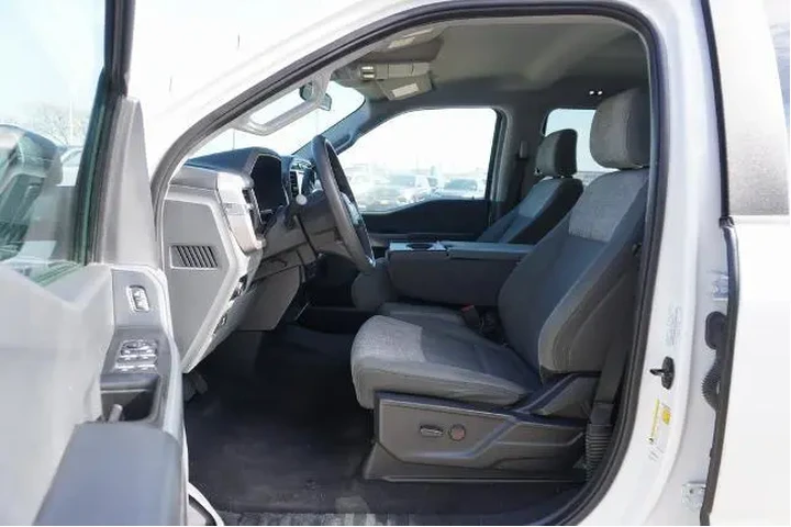 $35988 : Ford F-150 2023 4x4 XLT 4dr image 7