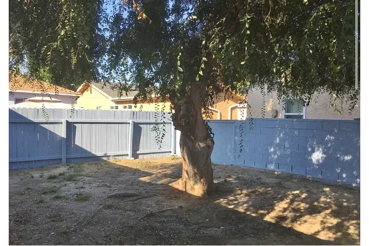 $1400 : HOUSE RENT IN Compton CA image 1