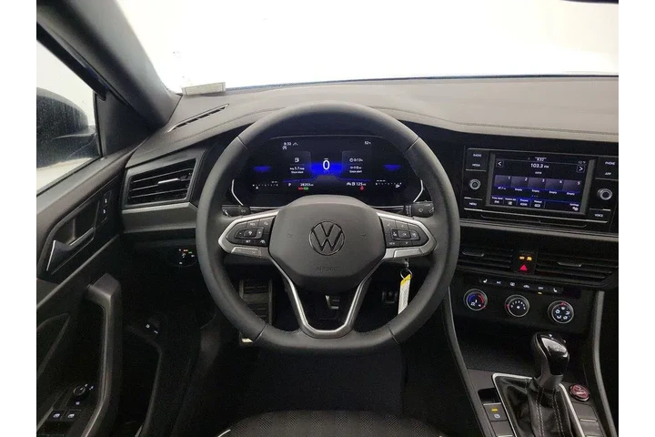 $19998 : Volkswagen Jetta 2024 Sport image 10