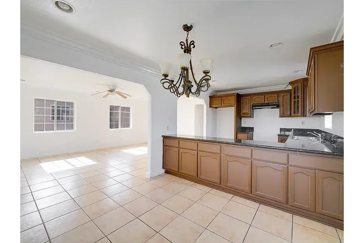 $3700 : Beautiful Home 4B/2B image 9