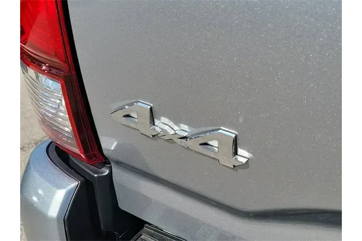 $30990 : Toyota Tacoma 2022 4x4 SR V6 image 7