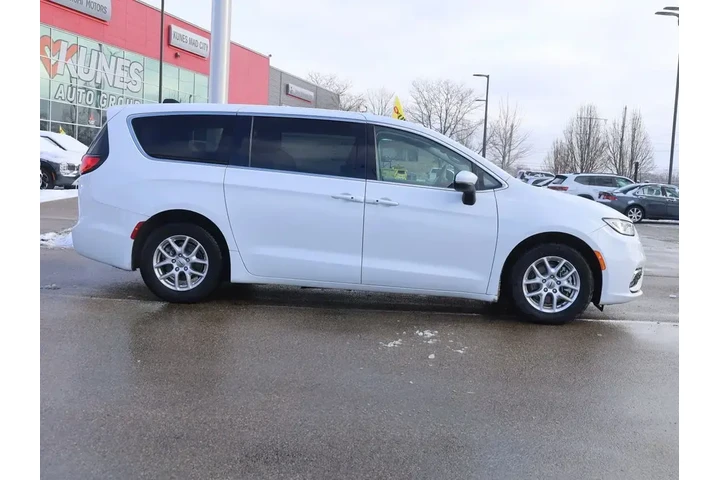 $25577 : Chrysler Pacifica 2023 Touri image 10