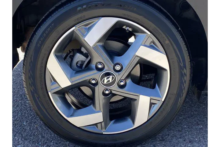 $18990 : Hyundai VENUE 2021 SEL 4dr C image 9