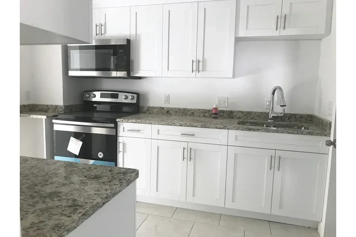 $1950 : 3 bed 2 bath available image 7