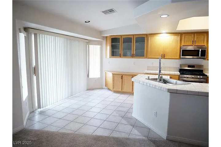 $1100 : 6508 Alpine Forest Ct, Las Veg image 5