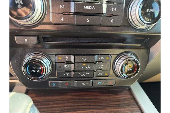 $26992 : Ford F-150 2015 4x4 Platinum image 9