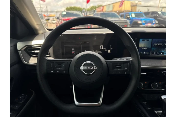 2025 Kicks SV 4WD image 9