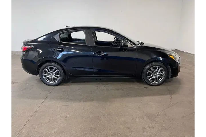 $13936 : Toyota Yaris 2019 image 2
