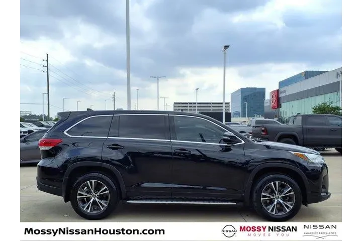 $23195 : Toyota Highlander 2018 LE 4d image 8