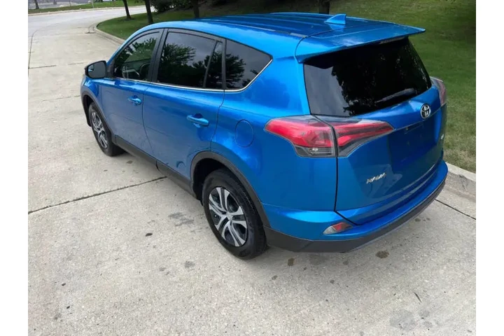 $15997 : 2018 RAV4 LE image 6