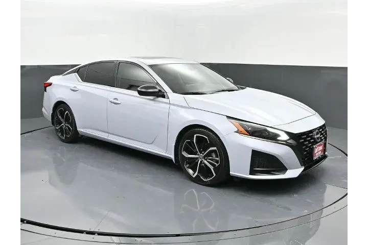 $22781 : Nissan Altima 2023 2.5 SR 4d image 2