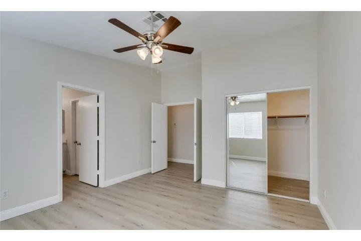 $1450 : 3Bedroom in Spring Valley image 7