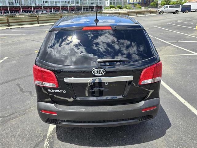 $9995 : 2013 KIA SORENTO image 9