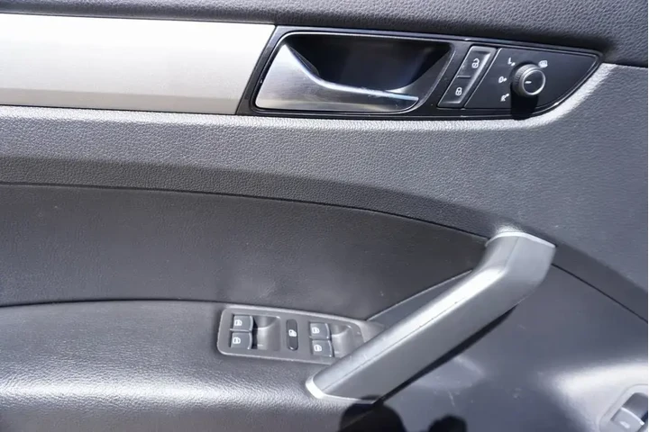 $18988 : Volkswagen Passat 2022 SE 4d image 9