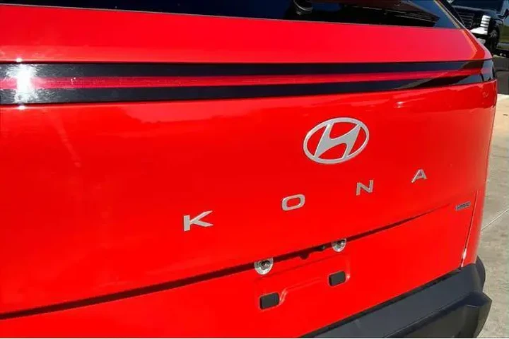 $20997 : Hyundai KONA 2025 AWD SEL 4d image 10
