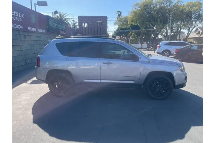 $9995 : 2015 Compass Altitude Edition image 5