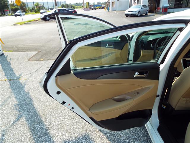 $10995 : 2011 Sonata image 7