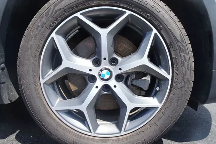 $15990 : 2017 BMW X1 image 10