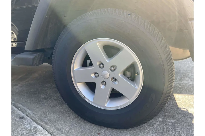 $14000 : Jeep Wrangler Unlimited 2014 image 3