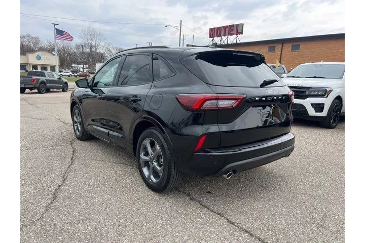 $22863 : Ford Escape 2023 ST-Line 4dr image 6