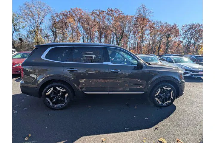 $34644 : Kia Telluride 2025 AWD S 4dr image 2