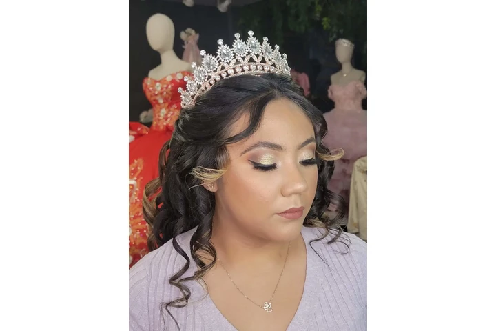 MAQUILLAJE Y PEINADO image 5