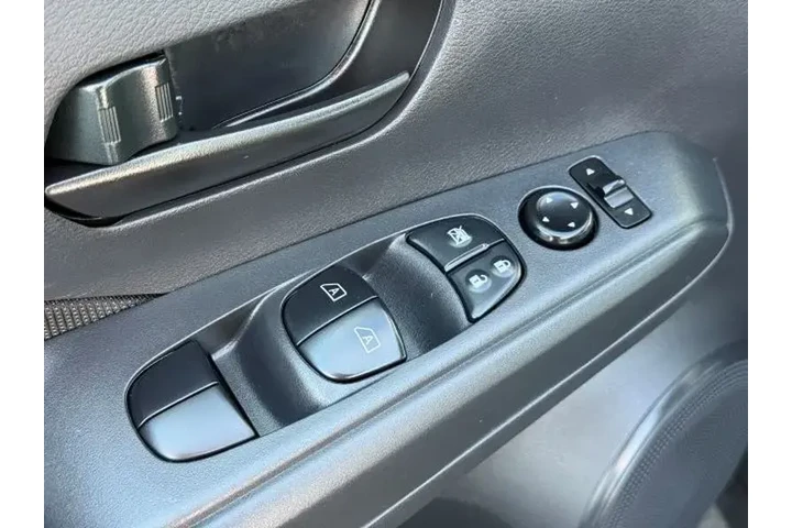 $22995 : Nissan Kicks Play 2025 S 4dr image 9