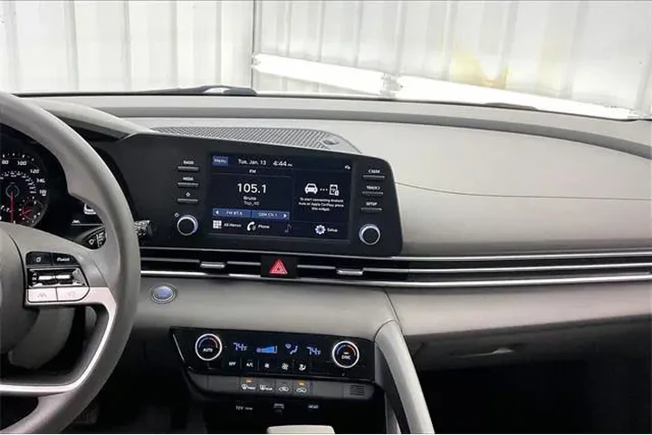 $19290 : Hyundai ELANTRA 2023 SEL 4dr image 6