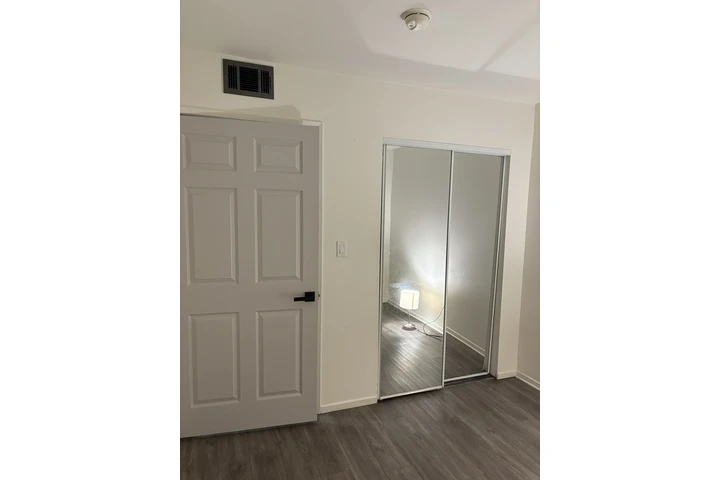 $750 : Cuarto de Renta image 4