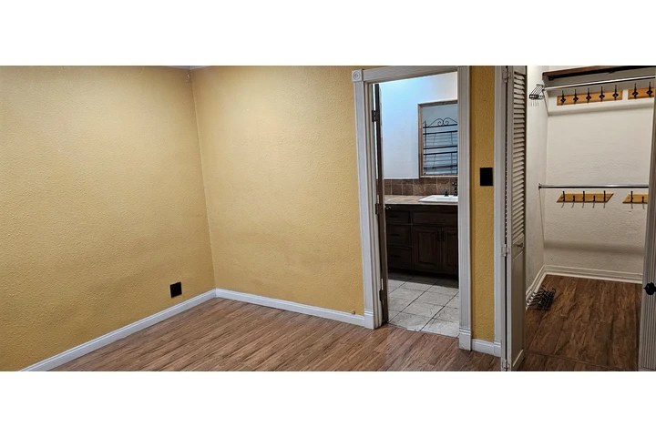 $1950 : ESTUDIO AMPLIO EN PARAMOUNT image 6