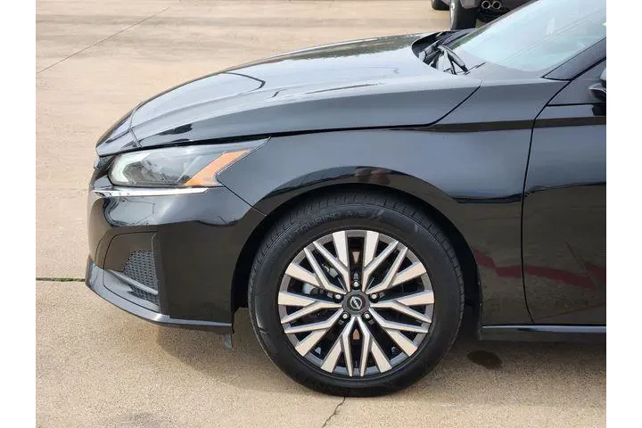 $19500 : Nissan Altima 2024 2.5 SV 4d image 8