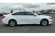 $27484 : Honda Accord 2022 LX 4dr Sed thumbnail