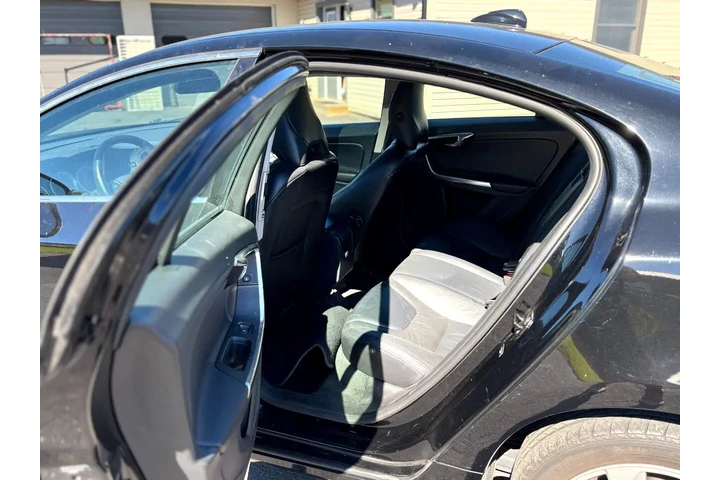 $9995 : 2013 S60 image 6