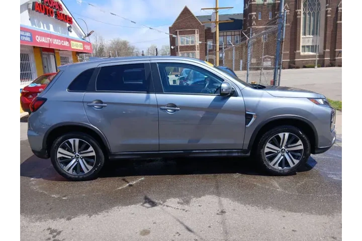 2024 Outlander Sport SE image 10