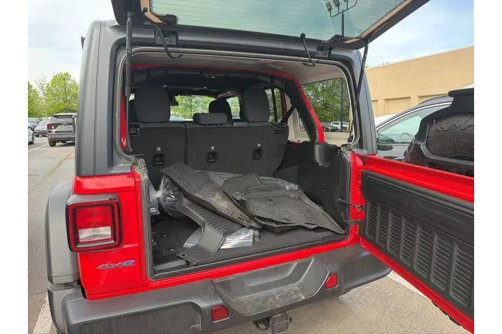 $33960 : Jeep Wrangler 2025 4x4 Willy image 6